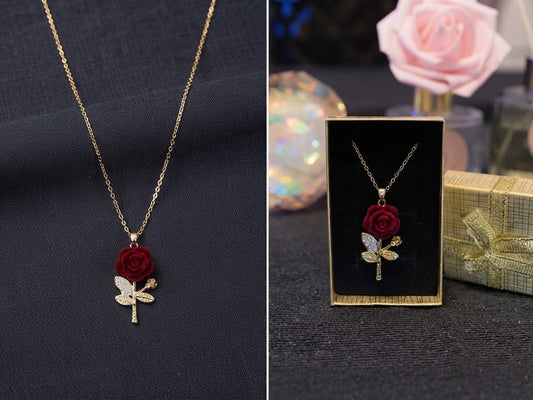 Collier rose rouge (plaqué or 18K)