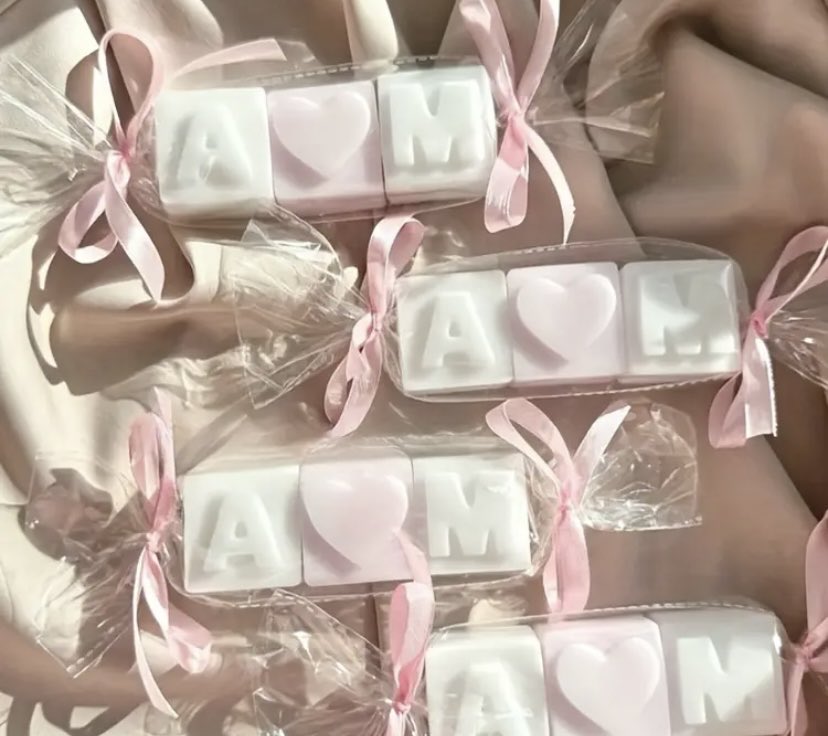 Bougie en forme de lettres et chiffres
