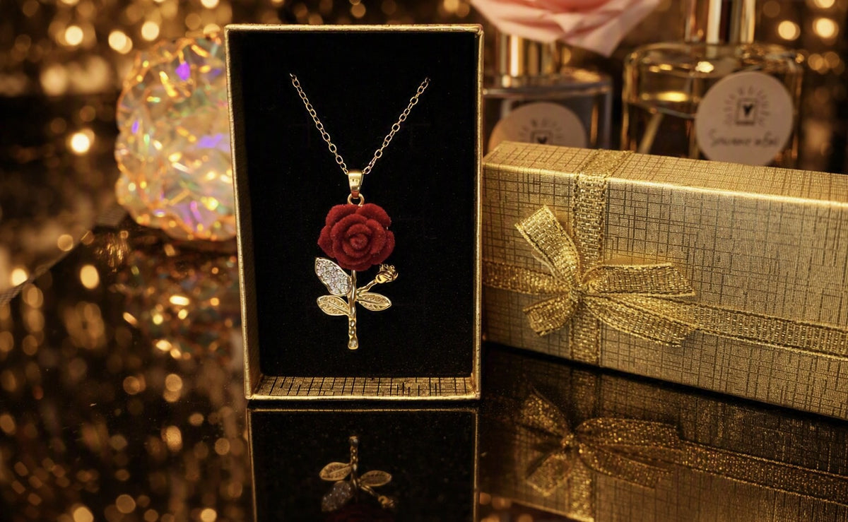 Collier rose rouge (plaqué or 18K)